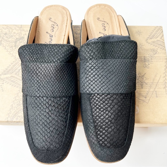 Free People At Ease Black Suede Mules Size 35.5 US 5.5 Slip On Square Toe Heel - Picture 2 of 11